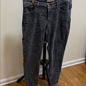 Woman’s Levi skinny jeans